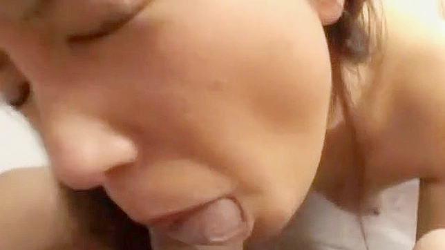 Chica Dulce Amai Kaori Penetrada con Dos Cazos Simultáneamente