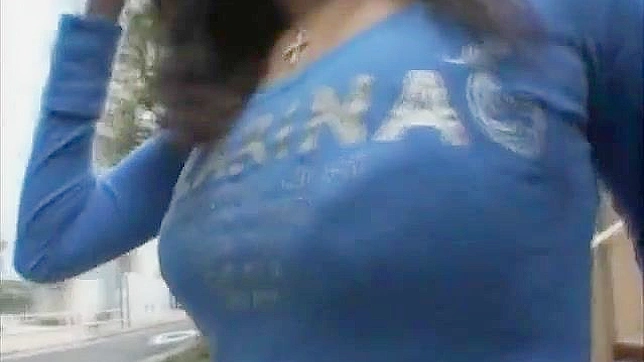 Encantadora Natsumi abre piernas para un espectáculo privado