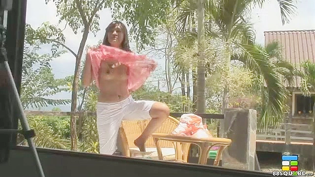 Hot Chick Likes Being Naked