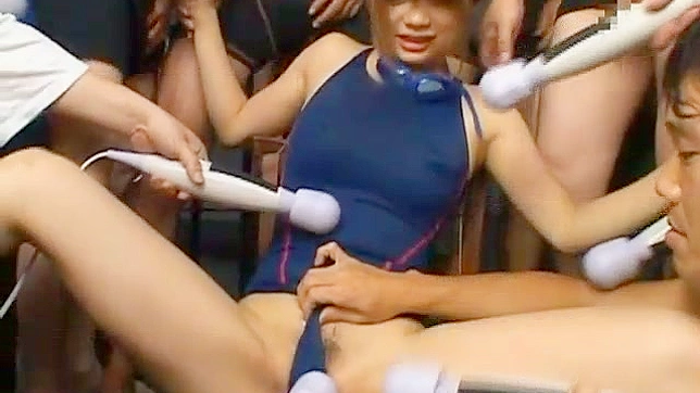 Ropa de Aya Hirai se rasga y recibe un desordenado rostro pegajoso