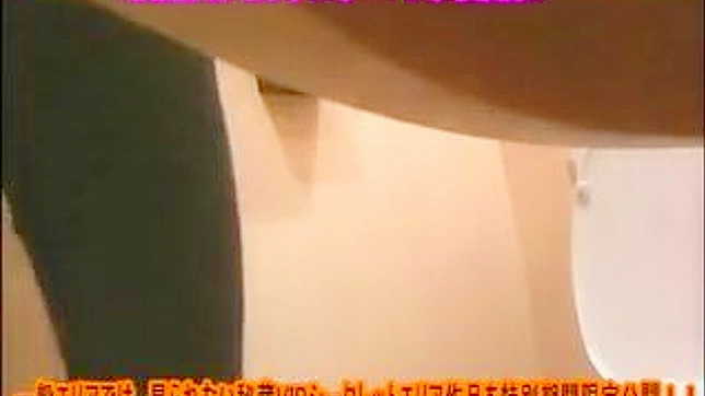 Linda y sexy japonesita follando en el baño