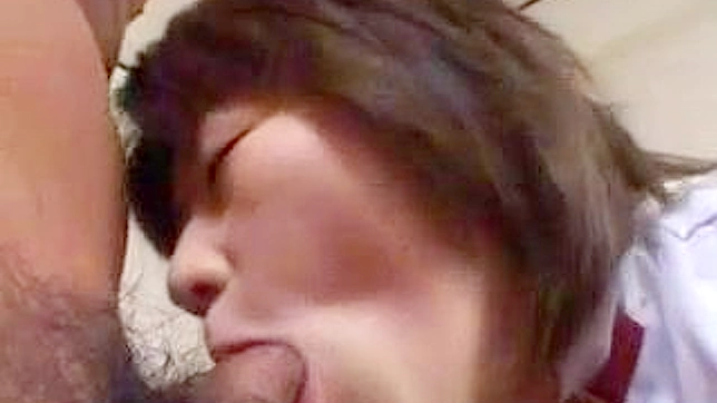Chica heterosexual con tetas pequeñas tiene una profunda interacción