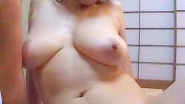 Chica Atrevida y Caliente con Grandes Tetas Hace Un Tetazo Picante