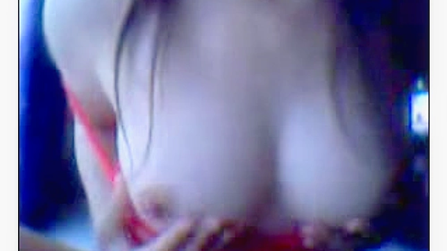 Chica Japonesa Asombrosamente Linda Masturbándose Los Senos