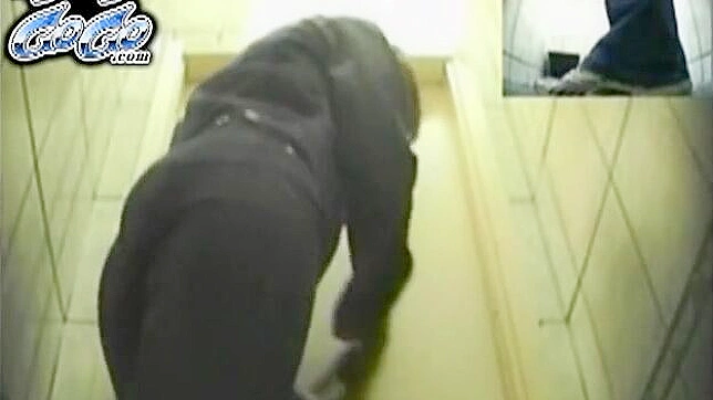 Chica Caliente y Adorable se Masturba Después del Trabajo