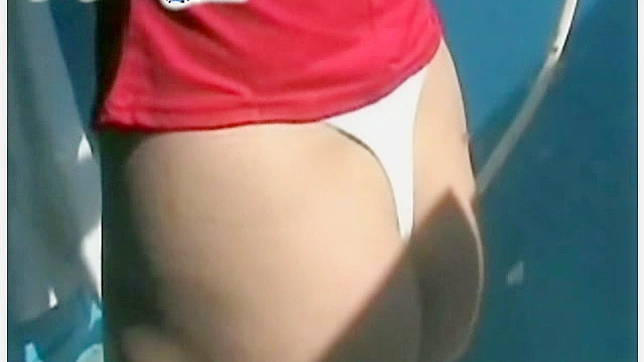 Chica Rubia Deportiva Cambiando Su Calzones Negros En Casa