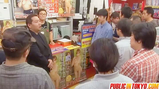 Kirara Asuka has public sex