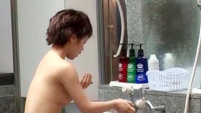 Petite and sexy japanese ladies are taking shower