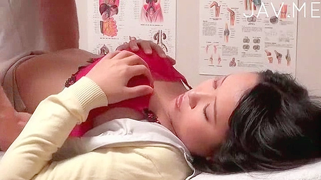 Curly haired japanese babe wants her masseur to do massage