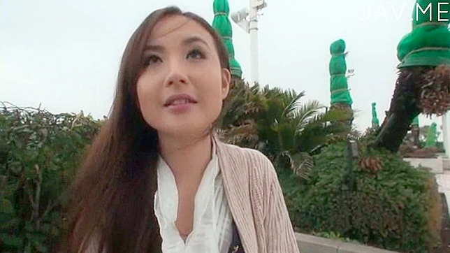 Lovely and pretty japanese diva is thinking about sex