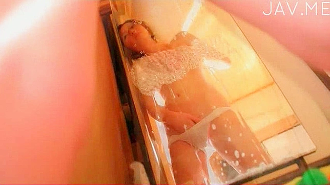 Chica Japonesa Ganadora y Sucia Mostrando Sus Tetas