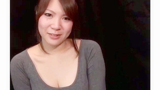 Amateur and young japanese  is sucking big dick