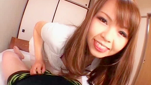 Chica Caliente con Hambre de Pene Disfruta una Buena Mamada Espesa