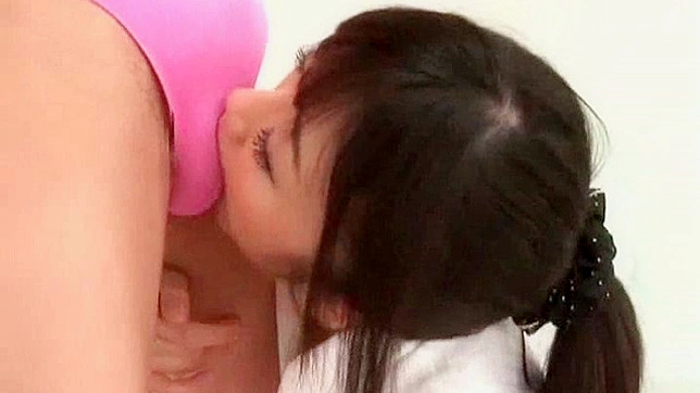 Dulce y Sensual Belleza Disfruta el Gusto del Culo después de una Mamada Profunda