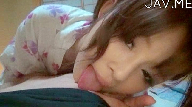 Teen 18+ Sensual Chupa y Monta Un Gran Palo Hasta Correrse Fuerte