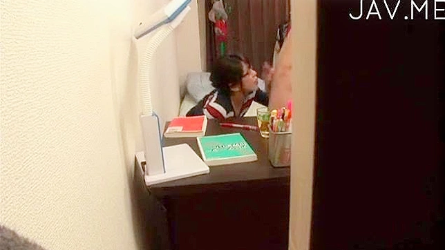 Amateur lujuriosa disfruta llenando su boca con una enorme polla