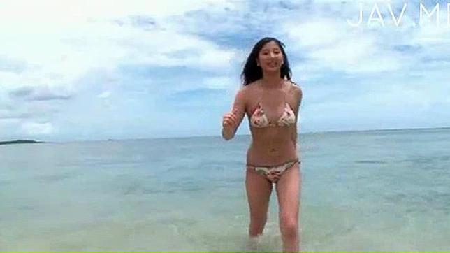 Asia linda gime y jadea mientras la clavan duro