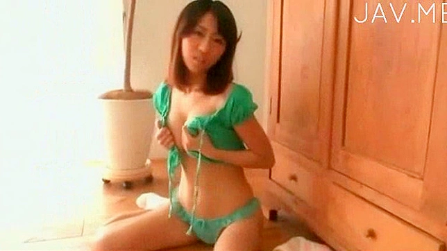 Dulce asiática sabe chupar polla bien y profundo