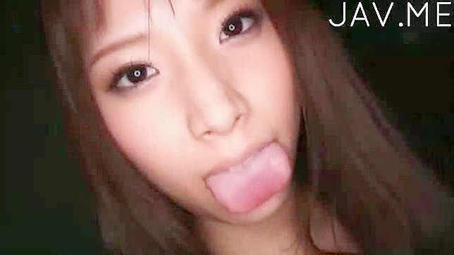Amorita Japonesa Succionando Lujosamente Por La Leche Pegajosa