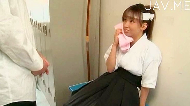 Chica Caliente Muerde Uñas al Ser Penetrada Con Pasión