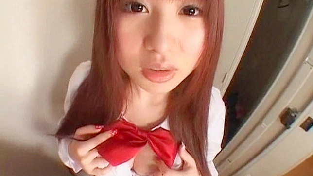 Chica Dulce Con Grandes Tetas Muestra Su Lado Perverso En Un Solo Kinky