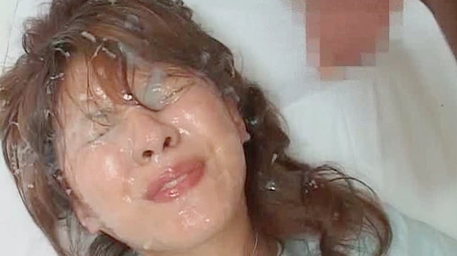 Beauty queens prepare themselves for hot threesome