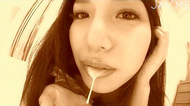 Japanese babe needs lascivious pleasure for her cunt