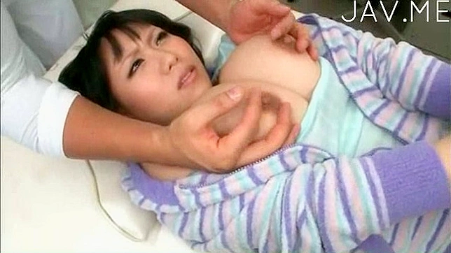 Recibe Caricias Brutales y Fuerte Sexo en su Coño Estrecho