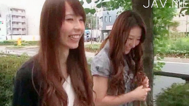 Horny Japanese babe receives wet cunnilingus from stud