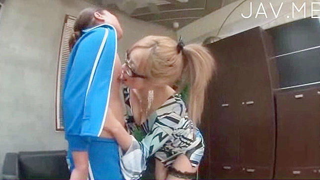 Bespectacled Japanese chick tames a lusty cock with sucking