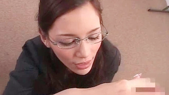 Chica Japonesa Con Lentes Delicia con Oral Salvaje