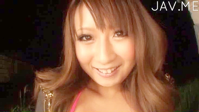 Gorgeous Japanese chick stimulates a lusty pecker