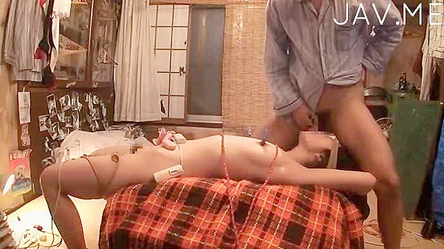 Japonesita Ed complaciendo al amo con una mamada caliente
