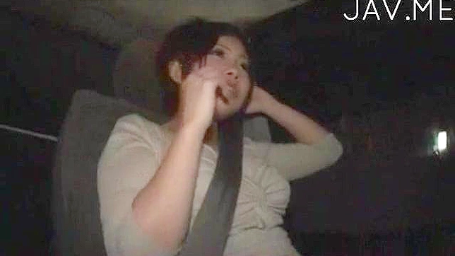 Gorda amateur se prepara para follarse en el coche