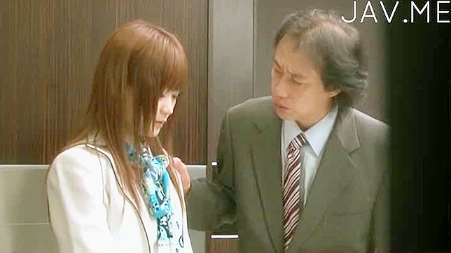 Lecherous office cunnilingus for elegant Japanese beauty