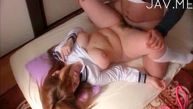 Nena japonesita con culazo cautivador se corre bien follando