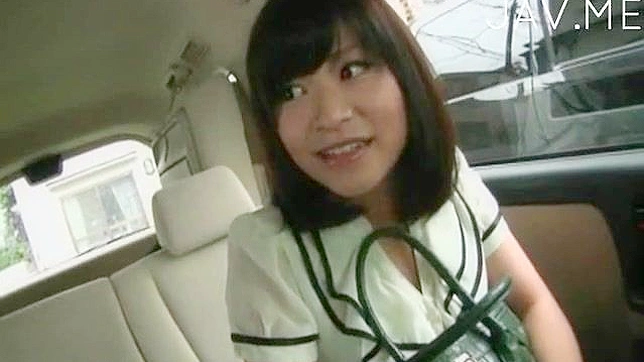 Chica amateur está cerca de una gran follada en la carretera