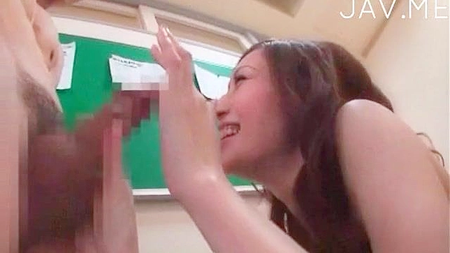 Maestra Con Grandes Tetas Jodiendo A Su Estudiante