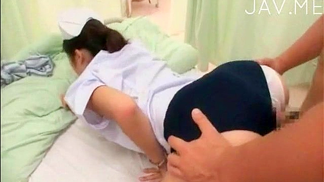 Destroza El Vestido de Enfermera y La Embiste