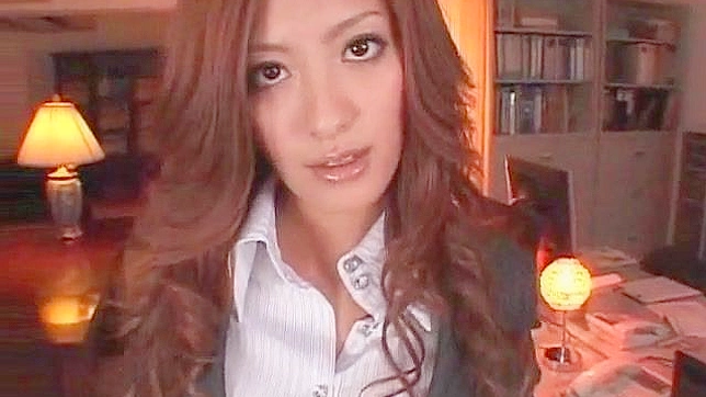 Chica Desnuda y Chupa Un Culo Largo y Caliente