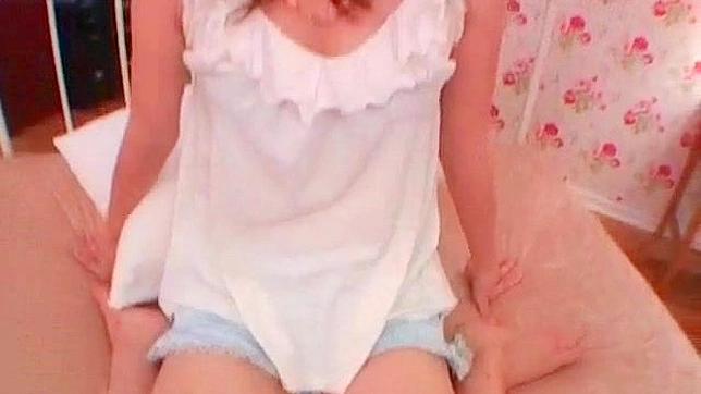 Chica Asia Chupando Rabo y Masturbándolo con Sus Tetas Perfectas