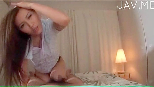 Chica con Tetas Perfectas Montó Un Pene Excitado