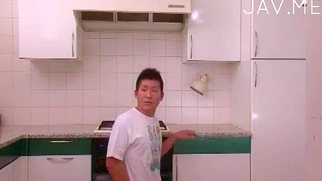 seduce y folla a jovencita en la cocina escolar