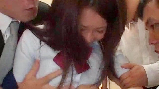 Chica Caliente Es Penetrada Por Tres Estudiantes Al Mismo Tiempo