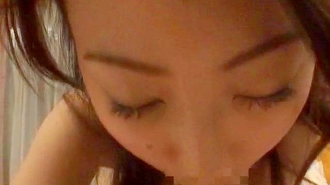 Teen 18+ Con Coño Peludo Se Abre Las Piernas