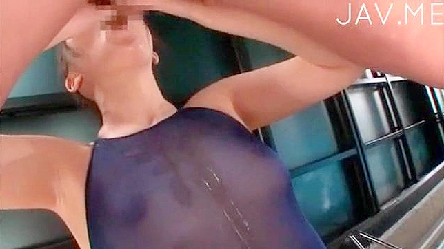 Reina de Mamadas con Habilidades Locas para Tomar Madera Dura