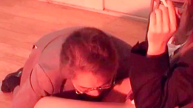 Chica sorprende al profesor con una gran follada explosiva
