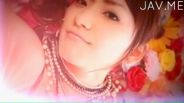 Chica sensual sorprende con su cuerpo desnudo antes de follar en cámara