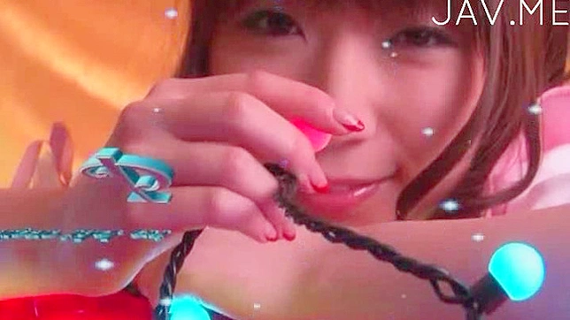 Japonesita Lujuriosa Recibe Un Enorme Pepino Bajo Su Vagina Apretada