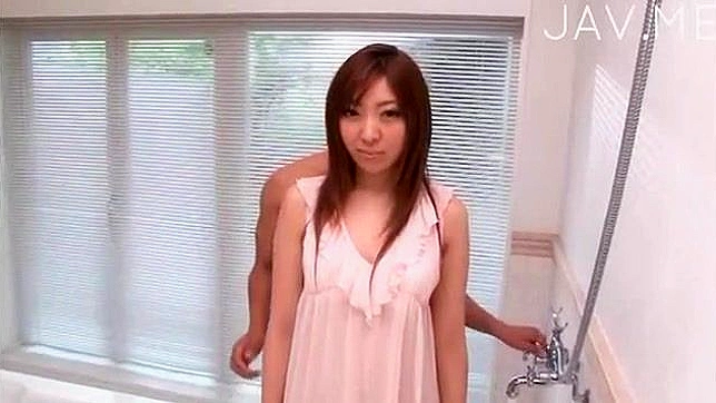 Degustando Coñito Mojado y Apretado de Encantadora Japonesita